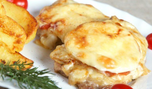 Мясо по-французски (свиная отбивная)  